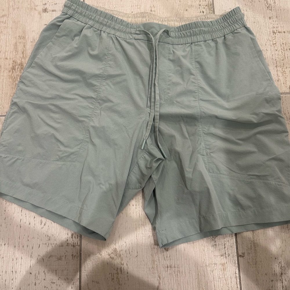 lululemon athletica Men's Mint Shorts